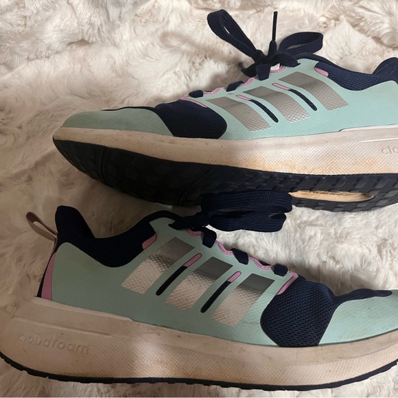 Stylish Navy and Mint Adidas Sneakers - Picture 6 of 6
